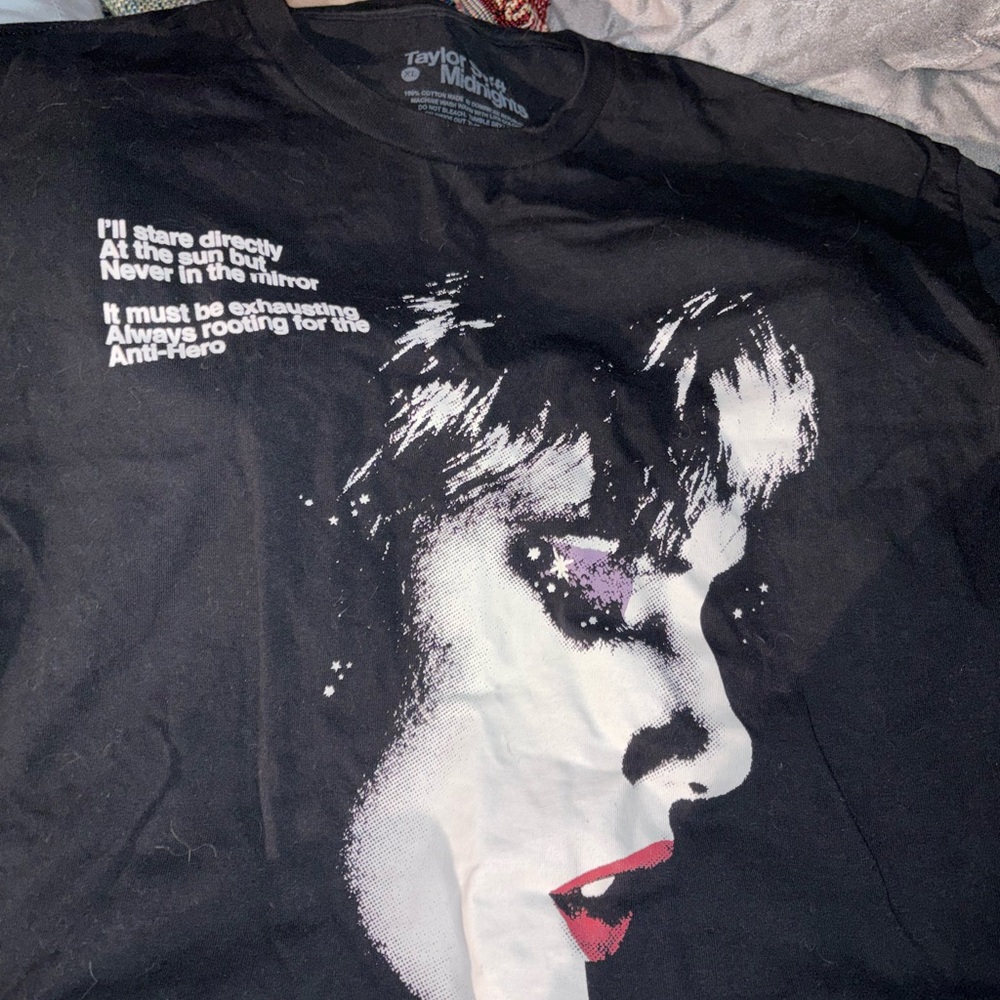 Taylor Swift Black and White Graphic Tee